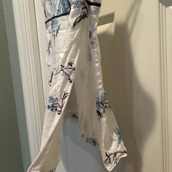 NWOT Ann Taylor Embroidered Floral Women's Camisole - Blue and White. gorgeous.. - Picture 3 of 6